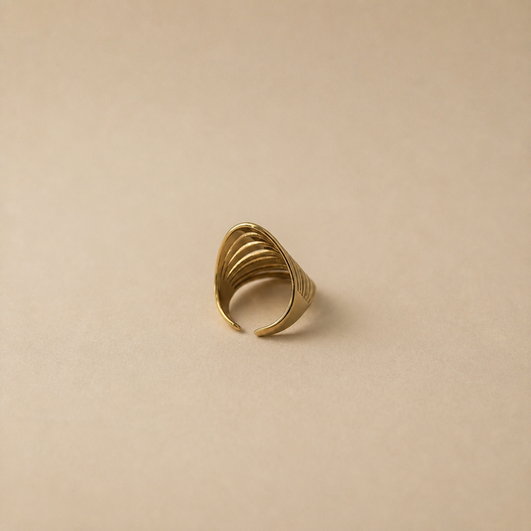 Gouden statement ring lijnen achter