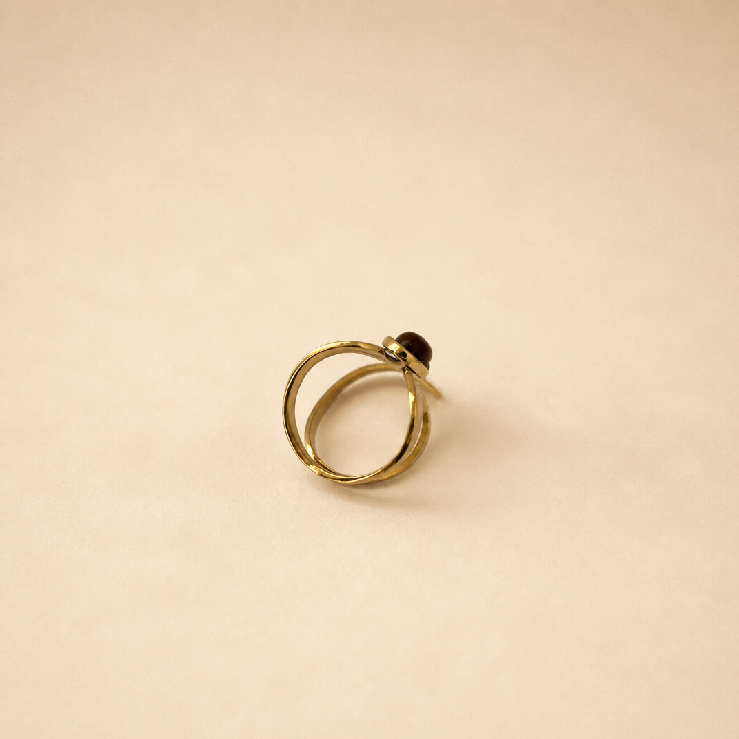 Statement ring met bruin steentje achterkant